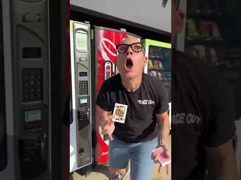 themagiccrasher's tweet image. DONT BLINK YOU’LL MISS IT #shorts #streetmagic #magicprank zpr.io/YeSAJEdUAssF