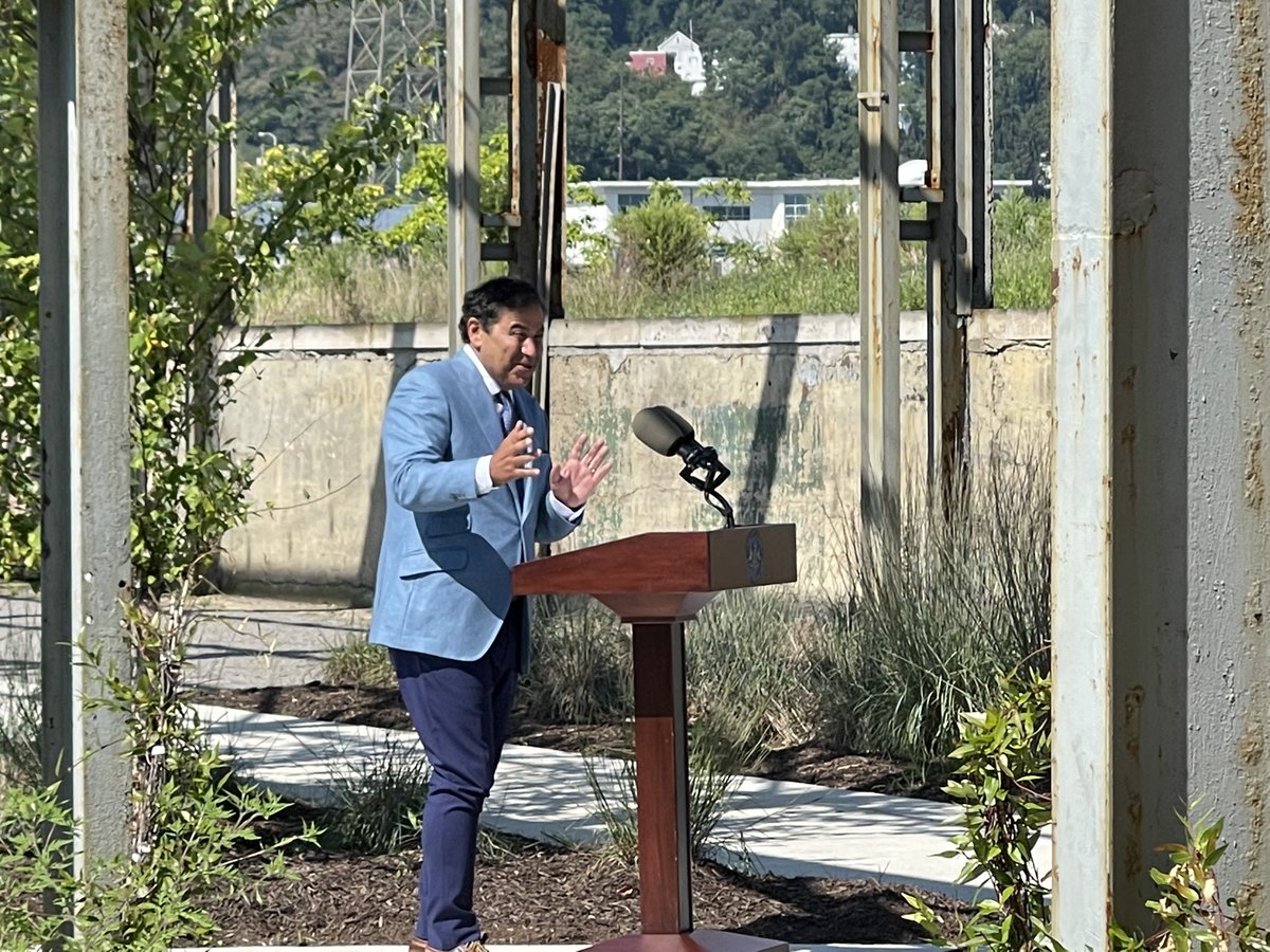 ACE_Innamorato's tweet photo. Congratulations to @PittTweet @UPMC &amp; @elevatebio on today’s announcement of the life science company as the anchor tenant in Pitt’s development at @HazelwoodGreen. Thanks to @GovernorTomWolf for his commitment and investment in SWPA &amp; welcome David Hallal to @allegheny_co. https://t.co/55LNs0IARV