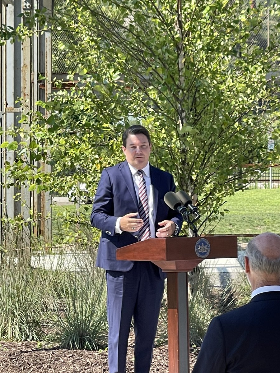 ACE_Innamorato's tweet photo. Congratulations to @PittTweet @UPMC &amp; @elevatebio on today’s announcement of the life science company as the anchor tenant in Pitt’s development at @HazelwoodGreen. Thanks to @GovernorTomWolf for his commitment and investment in SWPA &amp; welcome David Hallal to @allegheny_co. https://t.co/55LNs0IARV
