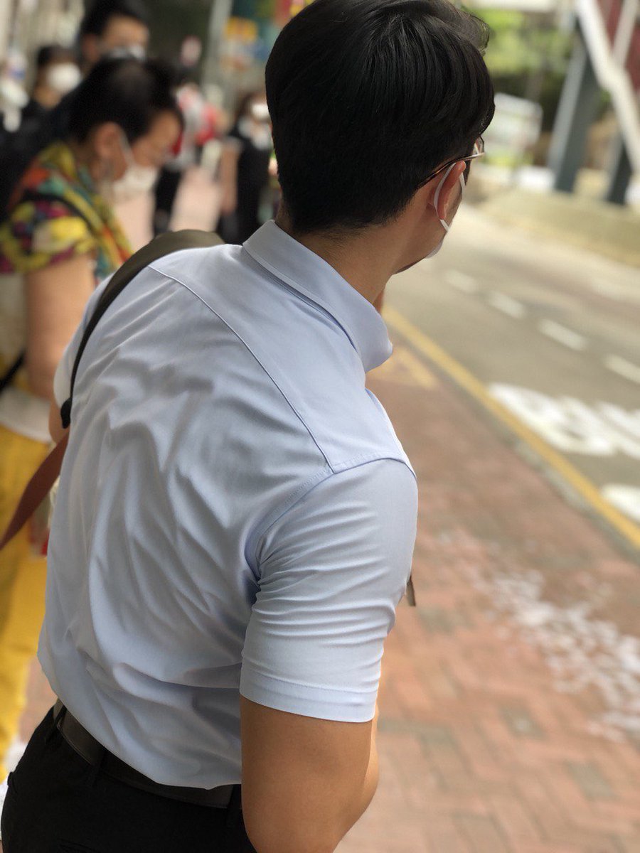 wingmyyyyyy's tweet photo. office仔仔件恤衫有啲窄
好似有少少飛釘🤣🤣 https://t.co/uFk22fDBwe