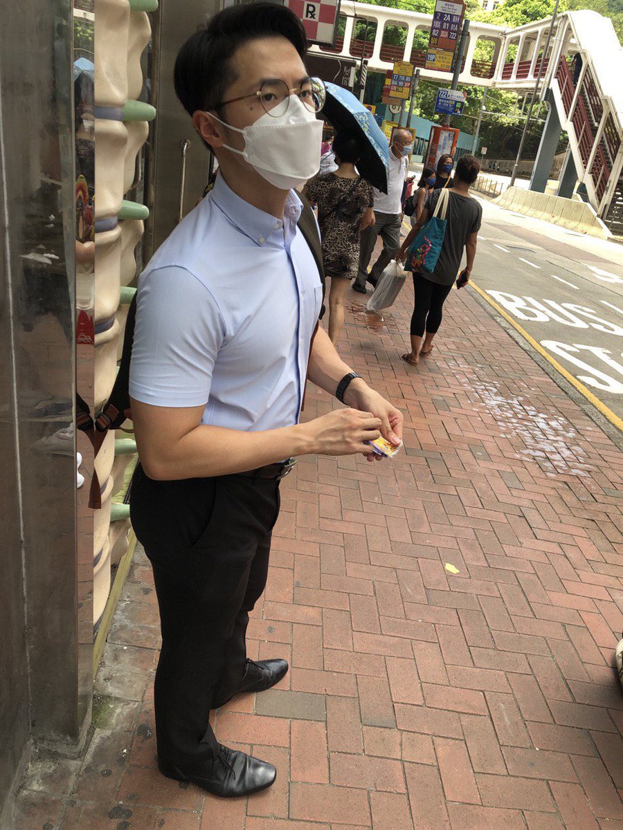 wingmyyyyyy's tweet photo. office仔仔件恤衫有啲窄
好似有少少飛釘🤣🤣 https://t.co/uFk22fDBwe