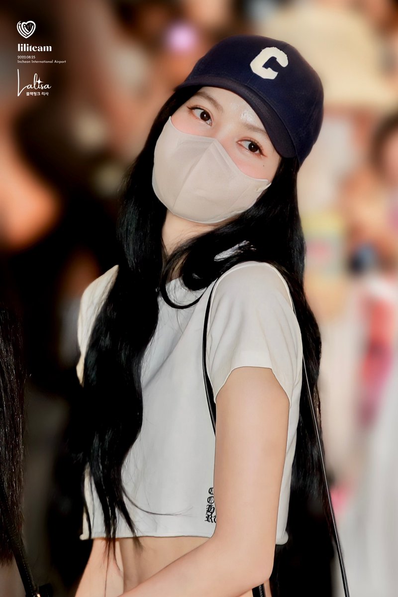 LILITEAMTH327's tweet photo. 🗓 2022.08.25

✈️ Incheon International Airport 

🏆 LISA ROAD TO VMAs

#LISA #LALISA #MONEY https://t.co/NWaANU1ZQL