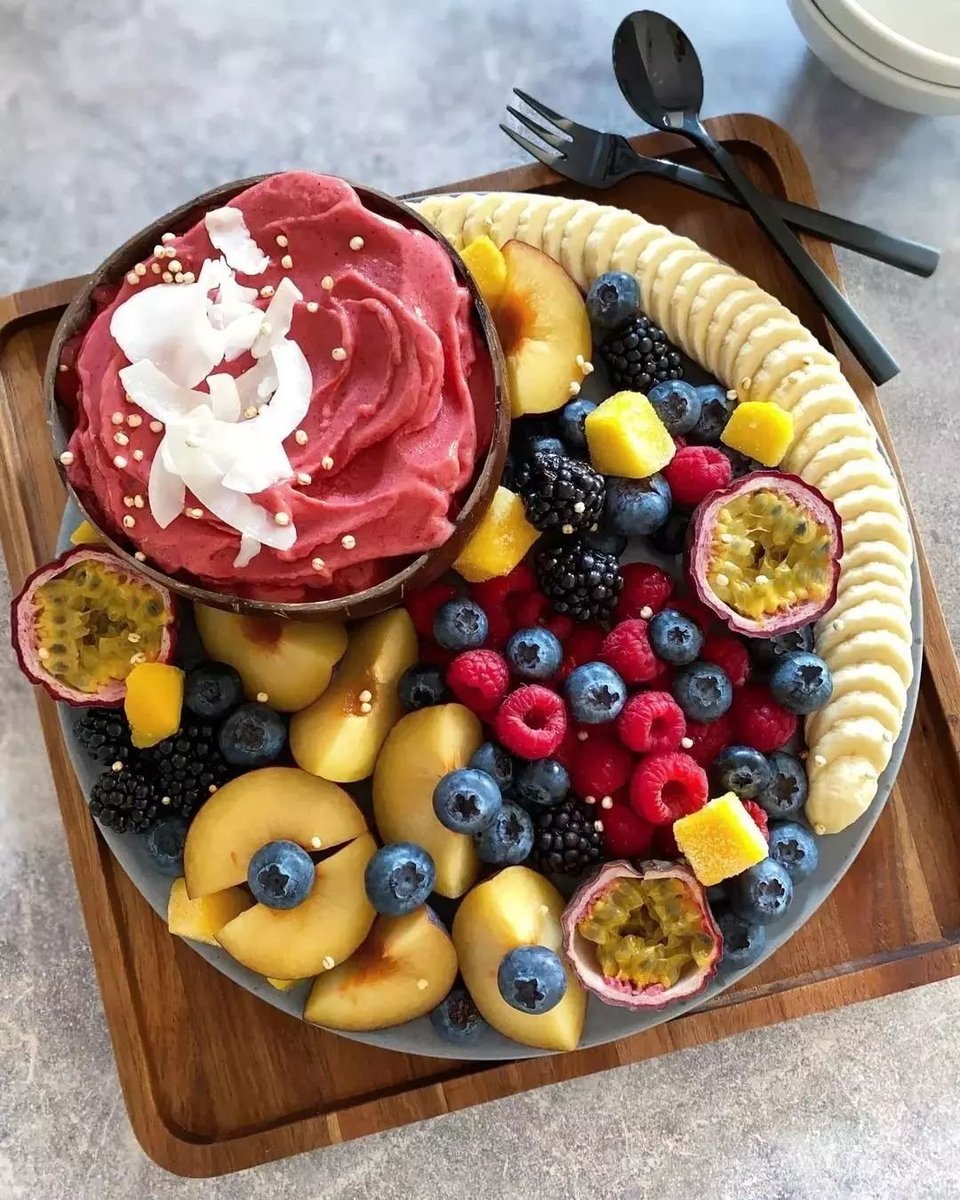 smoothiebowl Genius! Fruit platter with a nice cream dipping bowl

Follow us for more #ketorecipes
(Free Keto Recipes cookbook)        👉👉 bit.ly/39kxsOW 
#keto #ketodiet #healthy #weightloss #lowcarb #HealthyFood #fatloss #ketosis #ketolifestyle #easyketo #healthytips