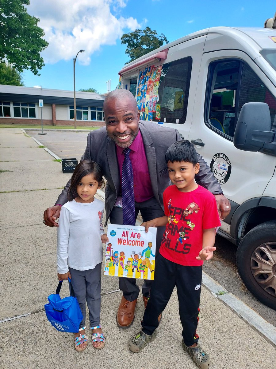 PaigeElementary's tweet photo. Each student that attended New Student Orientation received a copy of “All are Welcome” by Alexandra Penfold! 🐼❤️ #PaigePandas #SchenectadyRising https://t.co/NoGP6Mqlad