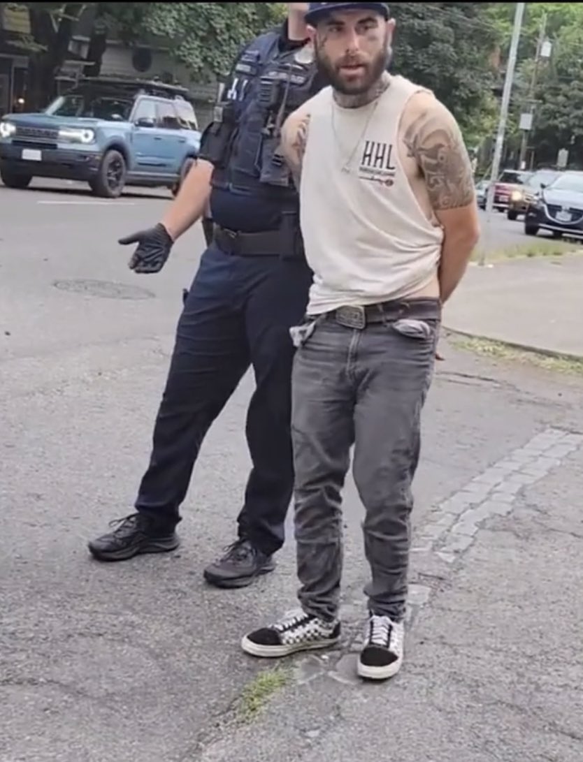 emoblie's tweet photo. Caught on 8/18/2023 release on 08/22/2022
@OregonGovBrown @DAMikeSchmidt why he keeps getting released? #portlandcrime #frustrateportlander https://t.co/2eLvjo4yM9