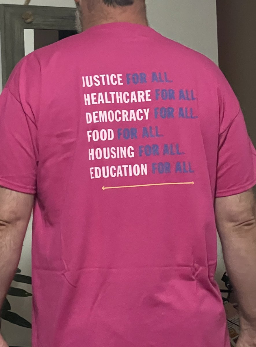 JenRourke29's tweet photo. When you husband is your walking billboard.
#HeSupportsMe #MyViking #TrueBlueJen https://t.co/XBItFFkLO1