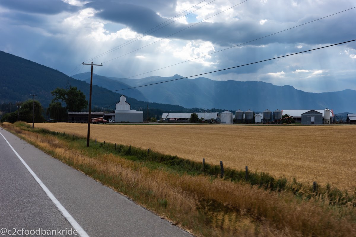 c2cfoodbankride's tweet photo. From Hwy 3 in southern BC...

Primary colour contrasts
Mountain valley cereal grains
Coolest in-land fish &amp; chip joint ever
Repurposed elevators in Creston BC

#c2cfoodbankride #onboardphotographer #supportlocal #thisisour🇨🇦 https://t.co/D5TZBMrDbh