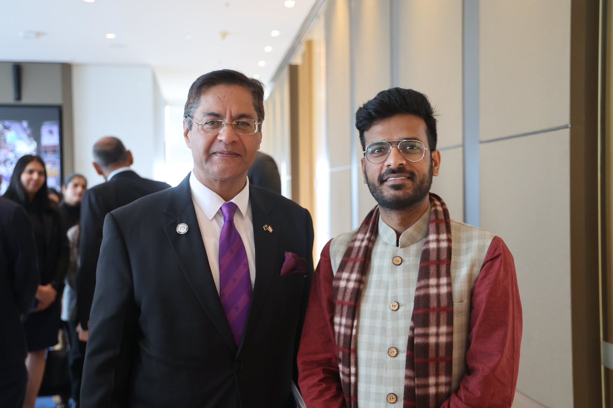meDevendraSingh's tweet photo. Hosted @dpradhanbjp and @VohraManpreet in Melbourne. 

Their words of encouragement to the students to contribute back to India (Land of Opportunities) will pave a way for our country to become a knowledge powerhouse. 

@ausgov @VicGovAu @Global_Vic @studymelbourne 
#IndiaAt75 https://t.co/tLEpuqYXUt
