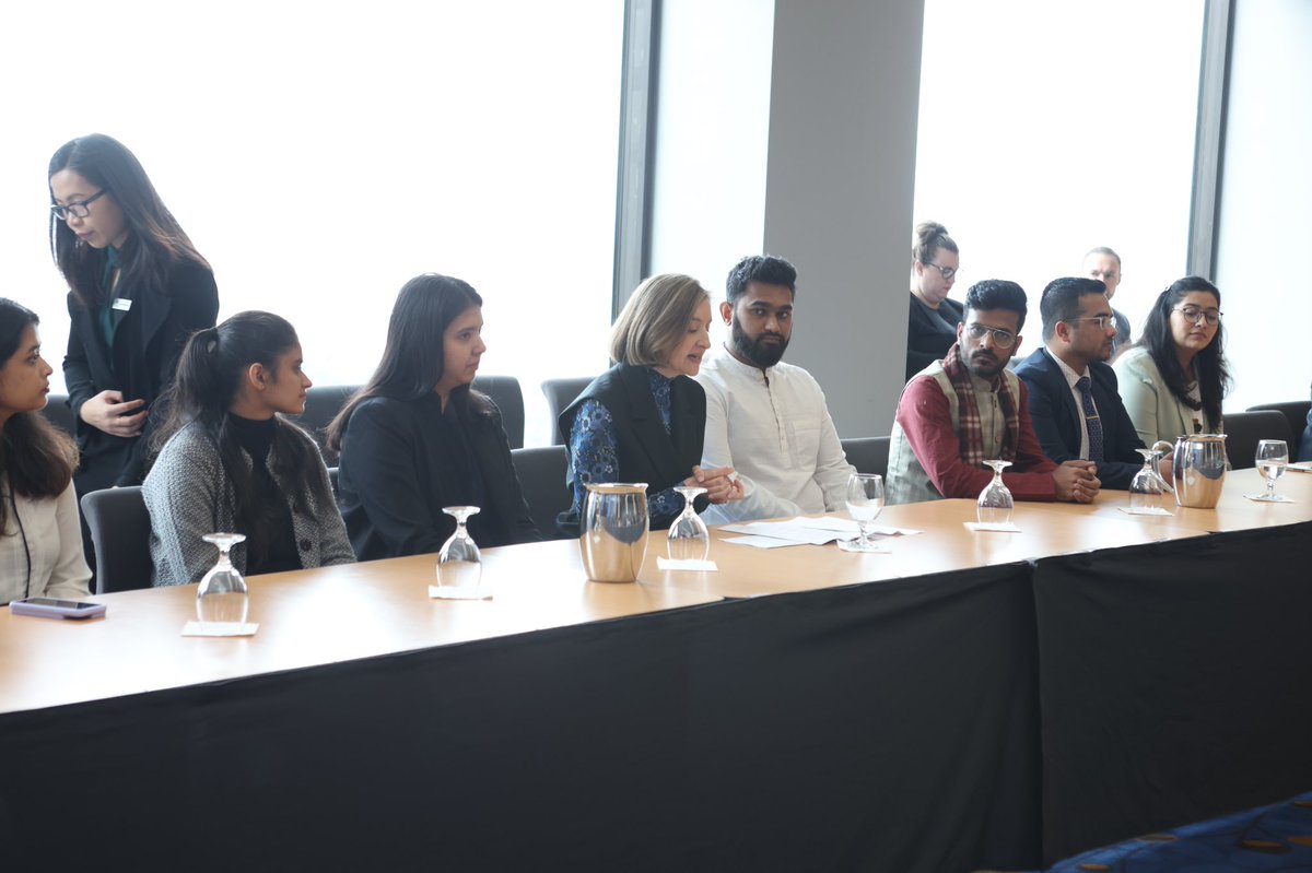 meDevendraSingh's tweet photo. Hosted @dpradhanbjp and @VohraManpreet in Melbourne. 

Their words of encouragement to the students to contribute back to India (Land of Opportunities) will pave a way for our country to become a knowledge powerhouse. 

@ausgov @VicGovAu @Global_Vic @studymelbourne 
#IndiaAt75 https://t.co/tLEpuqYXUt