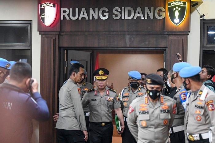 detikcom's tweet photo. #Foto Irjen Ferdy Sambo dipecat dari Polri melalui sidang kode etik. Ferdy Sambo melakukan perlawanan lewat banding. Ini ekspresi wajah Sambo usai sidang pemecatan. 

Foto: ANTARA FOTO/M RISYAL HIDAYAT https://t.co/eADL0X0fqT