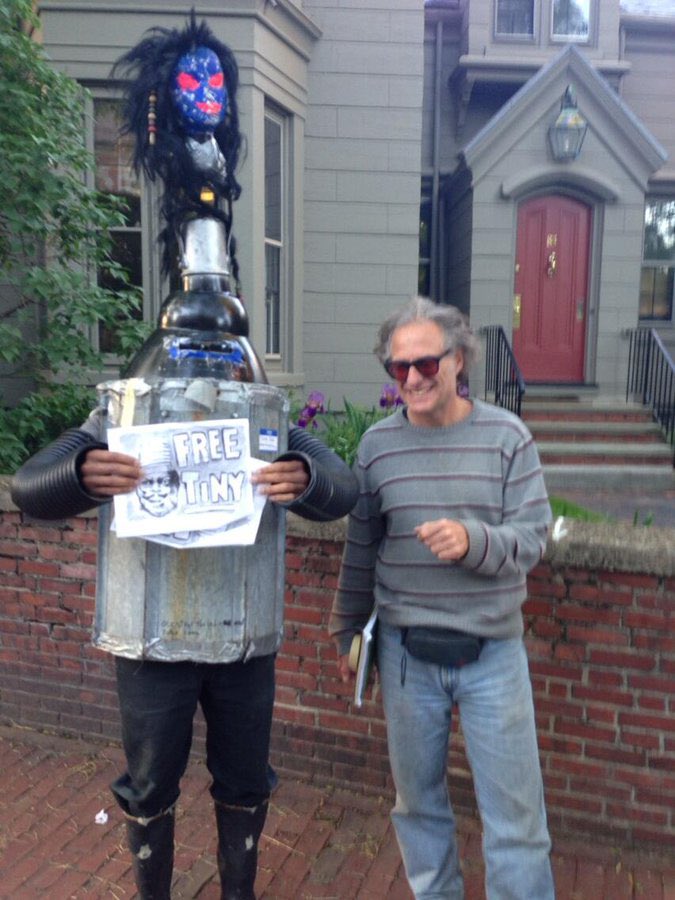 MikeOToole's tweet image. Throwback to pal the late, great filmmaker/poet/cartoonist #MickCusimano kicking it with #GothRobot for the #FreeTiny campaign in support of freeing the wrongfully imprisoned @TinyThaTerrible. We covered this on our #ExperimentallyILL radio show. See it in @rodwebber’s new doc…