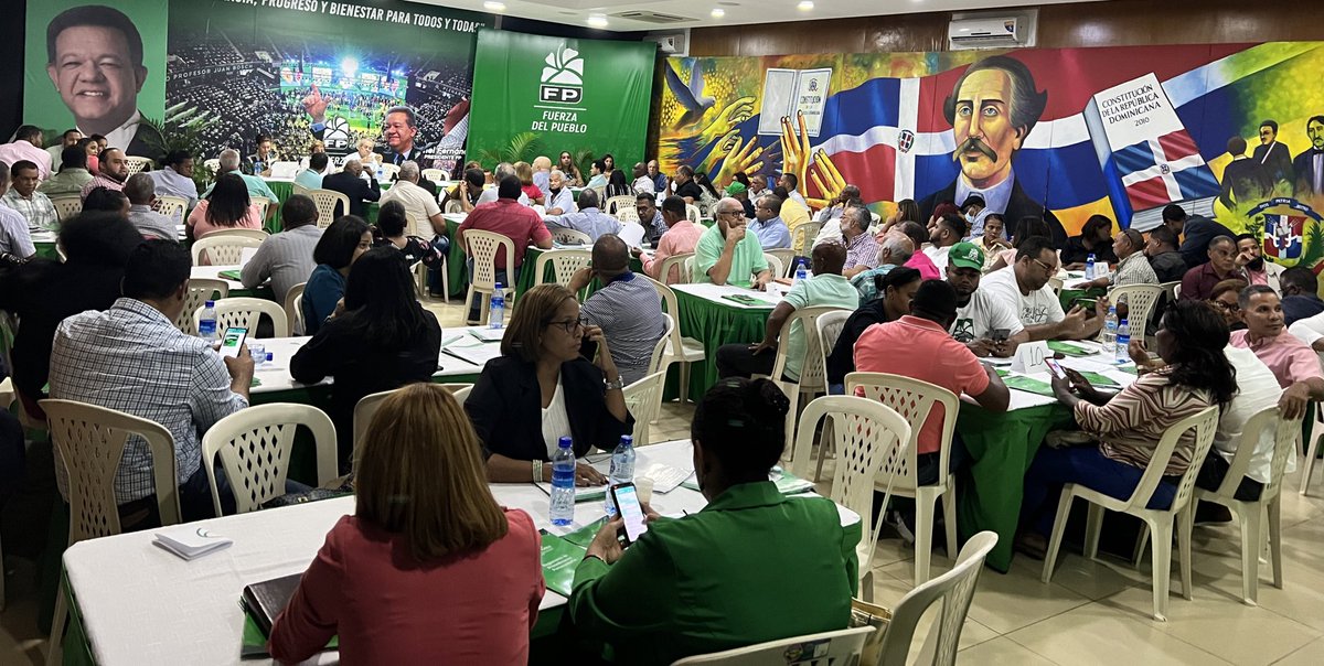 nelsongomez999's tweet photo. Taller de Formación Politica de la @FPcomunica con @franklinalm y @keylaReyna04 
#LeonelEnSDE
#SeguimosCreciendo 
#FuerzaDelPueblo https://t.co/mMfEDJQ7wd