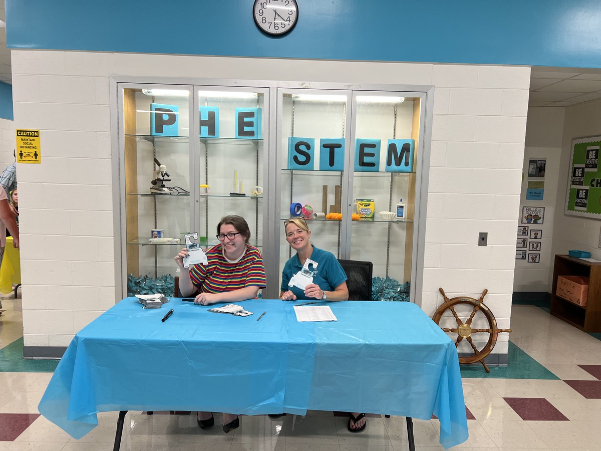 Welcome Back Mariners! What an awesome evening seeing families, friends &amp; staff reconnect with each other. We are ready for another awesome year at PHE! 
The Power of One - #onechatham @Mariners27312 <a href="/ChathamCoSch/">Chatham County Schools</a>