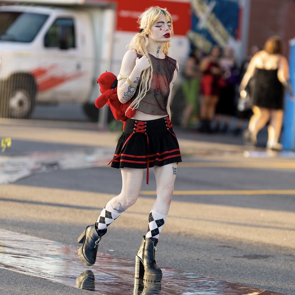 spotted: notorious B out in the sun, how did she not combust into flames u ask ? word on the street she’s been confessing her sins to … that’s for me to know &amp; u to find out

photo: <a href="/Pphotonewb/">P</a>