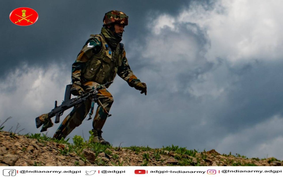 adgpi's tweet photo. वीर जो आगे बढ़ा, डोल उठी ये धरा 
चिंगारियां उमड़ पड़ी, कदम जो भूमि पर पड़ा
वक्ष लौह सा कठिन, रक्त चक्षु में भरा
हुआ जो शत्रु से सामना, शत्रु त्रास से मरा।

#FearlessFriday
#IndianArmy
#InStrideWithTheFuture https://t.co/ACJOC1Yh8k