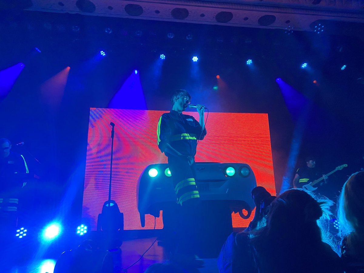 slightlysarcstc's tweet photo. @joywave tonight except it’s only daniel bc i’m too short to see the rest of the band #hellveticatour https://t.co/S0unTms9Yi