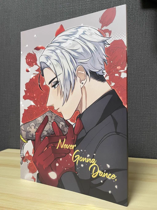今回のクル監新刊は、(ちょっとコツは要るけど)自立する😳
中身もチェックして綺麗に仕上がってました!乱丁落丁も恐らくないです!
3枚目の写真は、過去出したクル監本と今回の新刊(一番下)の背幅の比較 