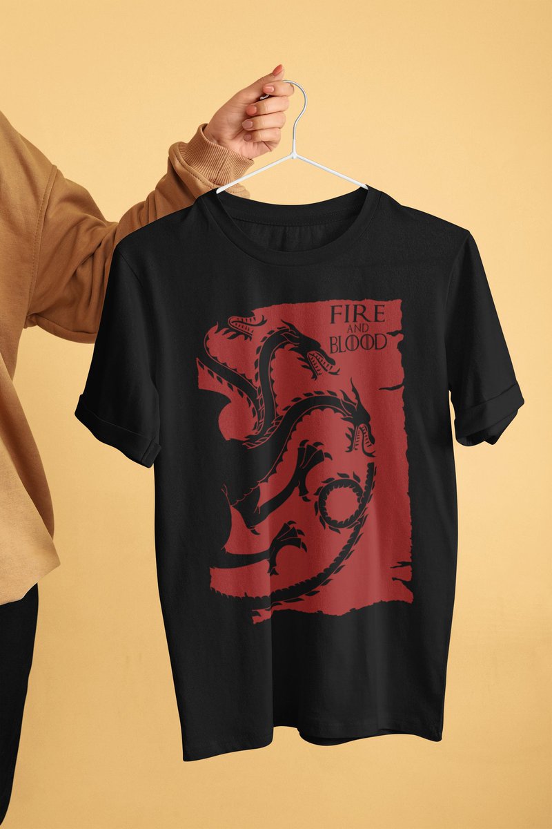 Dios_Padre's tweet photo. Ni sueños, ni dioses los hicieron reyes, fueron los dragones. 

Disponible en https://t.co/WMrh5NOXlU 
Envíos a todo W̶e̶s̶t̶e̶r̶o̶s̶ México. 🇲🇽

#HouseoftheDragon https://t.co/HfVsvdwLXL