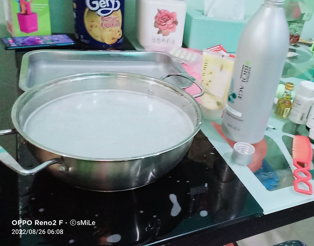 Fitrowati's tweet photo. Perjuangan kramas hari ini berhasil, walaupun tadi bilasan ketiga tetep duduk dikamar mandi.

Btw,
Semenjak pulang dr RS kamar mandiku sll kering, krn wudhu atau cuci tangan pakai wastafel. Dan akhirnya merasakan manfaat punya toilet duduk. 💚 https://t.co/D43J8sZhLD
