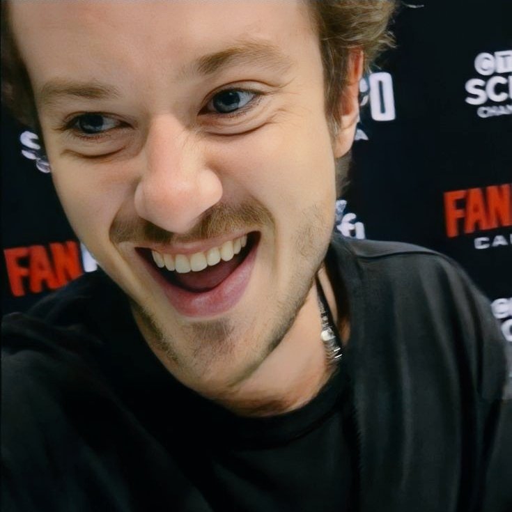 postsquinn's tweet photo. Senhoras e senhores, o sorriso de Joseph Quinn. ❤ https://t.co/rknqpl5fk8