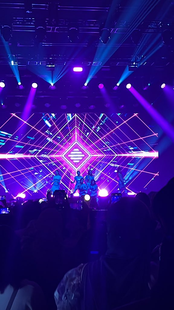 svgaaaaa's tweet photo. STAYC GIRLS ITS GOINF DOWN https://t.co/ICQzZQinT0