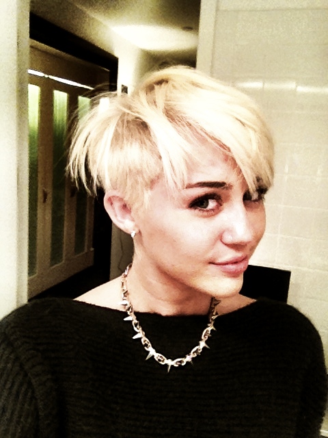 pcd2009's tweet photo. this week ten years ago, miley cyrus chopped off her hair: https://t.co/95Nf6GcuOi