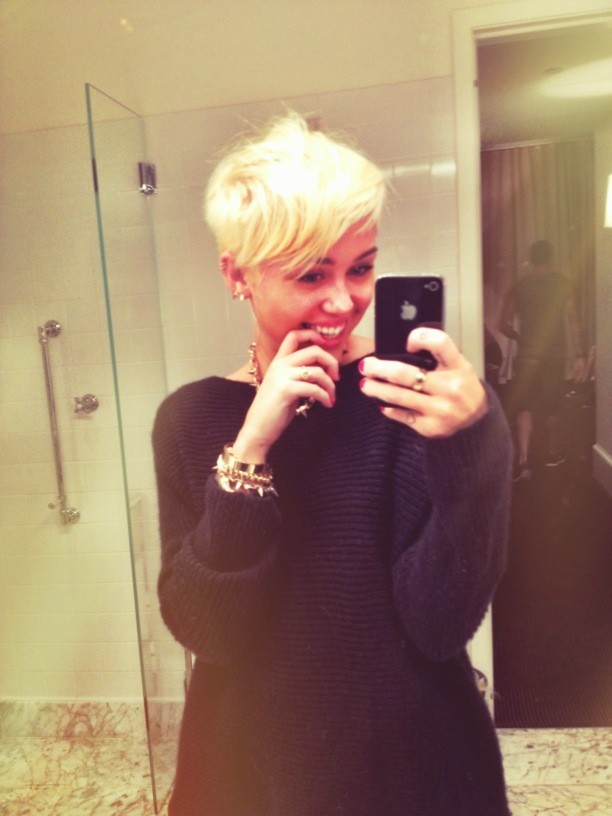 pcd2009's tweet photo. this week ten years ago, miley cyrus chopped off her hair: https://t.co/95Nf6GcuOi