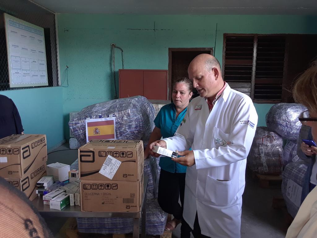esqjerre's tweet photo. Desarrollado en la Empresa de suministros médicos  de matanzas acto de recibimiento de donaciones de países amigos para las instituciones de salud como oarte de la solidaridad tras el incendio de la base de SUPERTANQUEROS 
#MatancerosEnVictoria
#Matanceros https://t.co/hLsTPZgQoQ