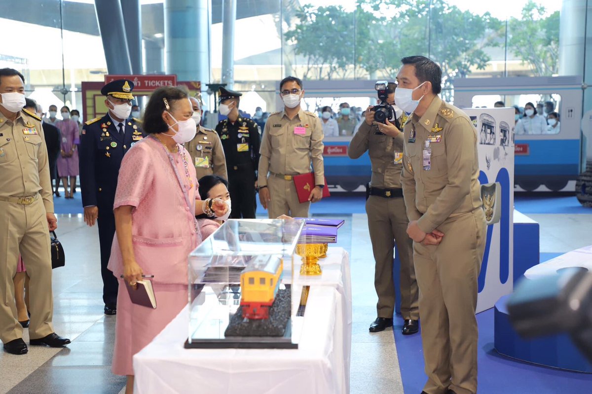 311Ict's tweet photo. สมเด็จพระกนิษฐาธิราชเจ้า กรมสมเด็จพระเทพรัตนราชสุดาฯ สยามบรมราชกุมารี เสด็จพระราชดำเนินทรงเปิดงานสัปดาห์หนังสือแห่งชาติครั้งที่ 50 และสัปดาห์หนังสือนานาชาติครั้งที่ 20 จัดโดย สมาคมผู้จัดพิมพ์และผู้จำหน่ายหนังสือแห่งประเทศไทย ณ สถานีกลางบางซื่อ กรุงเทพฯ https://t.co/0XlNNIrMMj