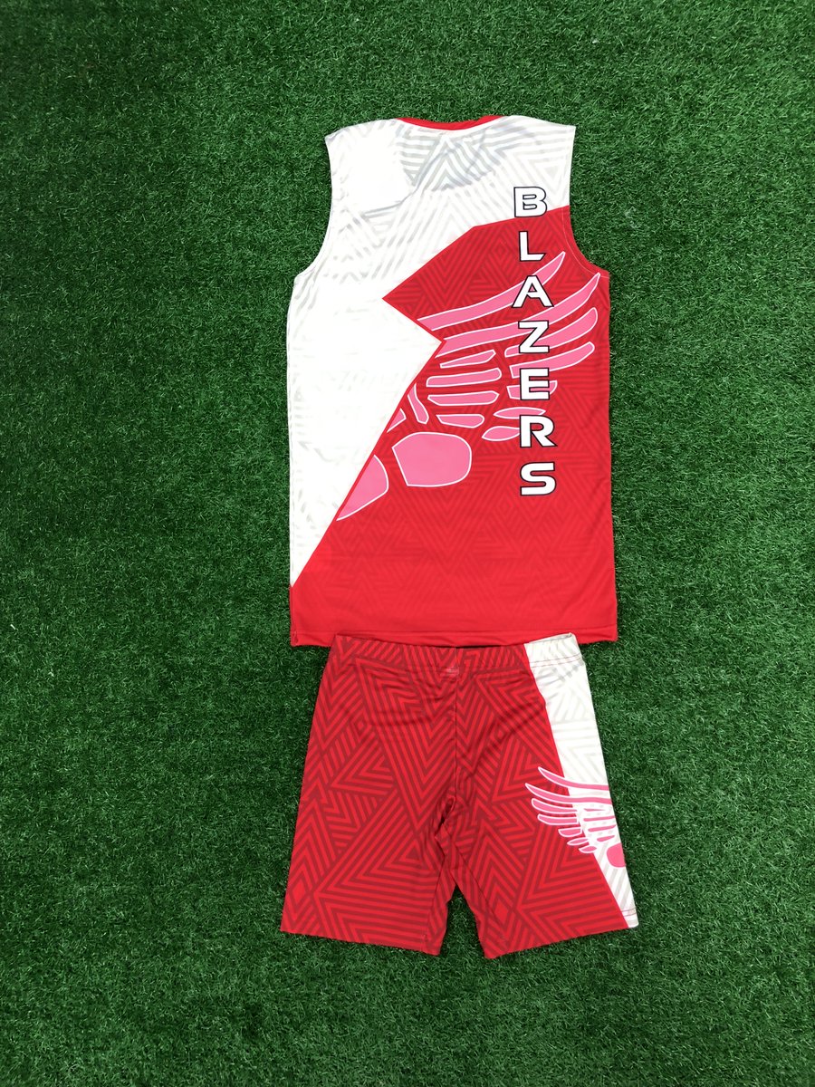 Lmz2015's tweet photo. #comperssion #compressionwear #tanktop #sleeveless #sleevelesstop Compression tank top and short,MOQ=10sets,fabric is 92% polyester+8% spandex. https://t.co/aFcU8isifa