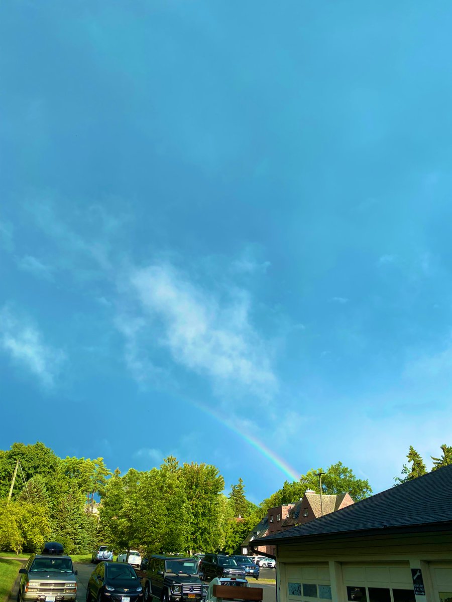 audios_her's tweet photo. Mother nature has the best box of crayons https://t.co/QXQr5mEj6s