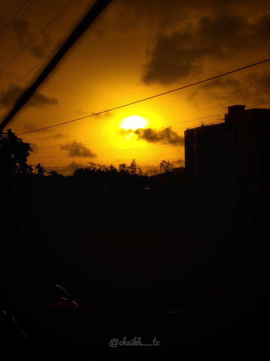 cheikh__d's tweet photo. Ceux qui sont morts hier avaient des projets pour ce matin et ceux qui sont morts ce matin avaient des projets pour ce soir.
Ne prenons pas la vie pour acquise.En un clin d’œil tout peut changer.
Pardonnons,prions et aimons  de tout notre cœur https://t.co/7RQSeJ4qmd