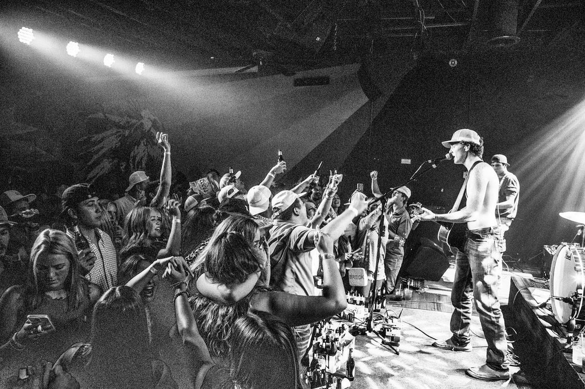 Aiden Logsdon (@aidenlogsdon_) on Twitter photo American idiots🇺🇸
.
.
. What a night at <a href="/BluelightLive/">The Blue Light Live 🌵</a>
.
.
.
. 📸 <a href="/kourtneylauren_/">Kourtney Gibson</a> American idiots🇺🇸
.
.
. What a night at <a href="/BluelightLive/">The Blue Light Live 🌵</a>
.
.
.
. 📸 <a href="/kourtneylauren_/">Kourtney Gibson</a>