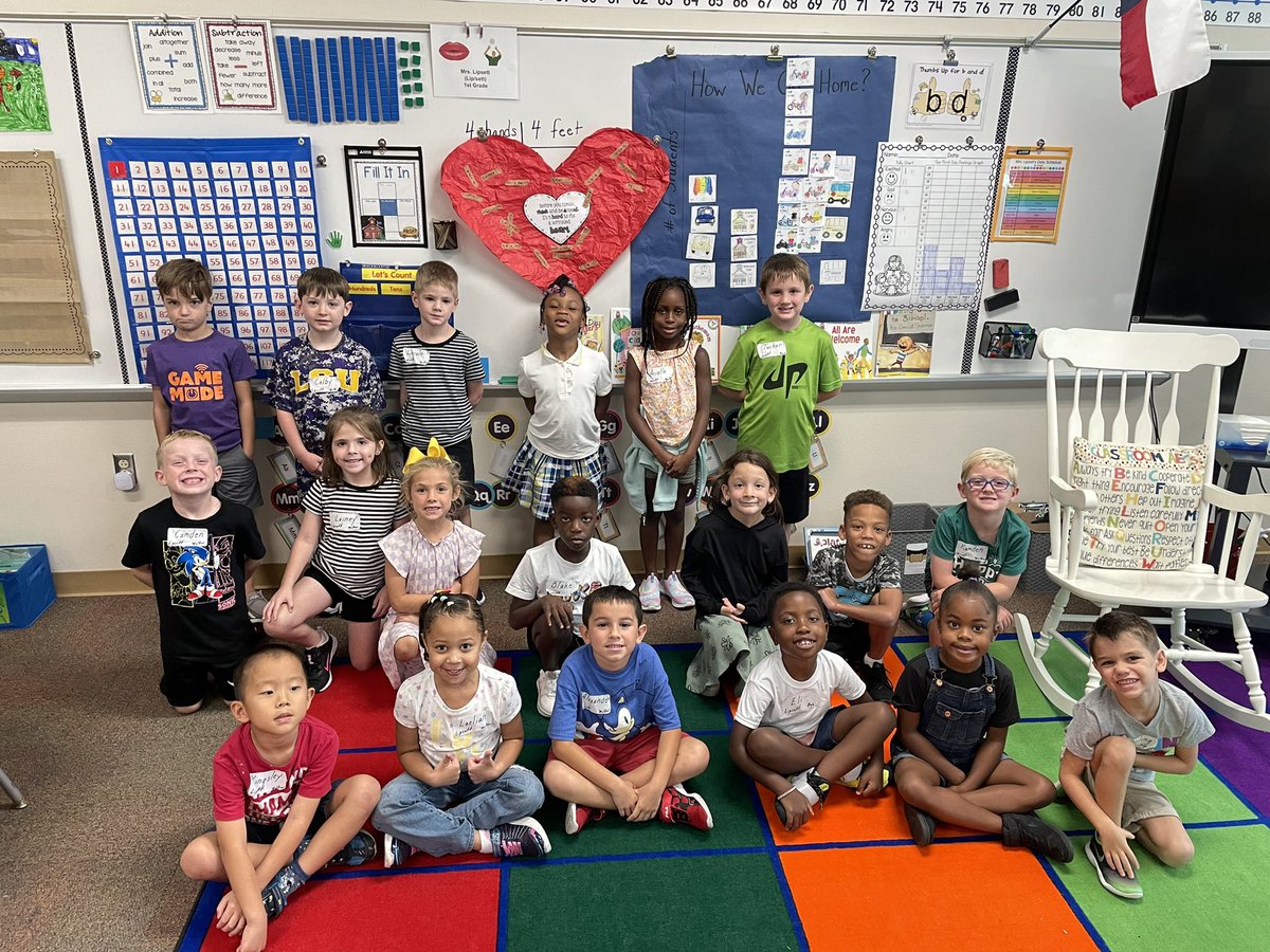 rachael_lipsett's tweet image. We have kicked off a new school year! We have discussed 1st day jitters, built graphs on how we go home, and discussed hurtful words can crinkle hearts. #agreatstart #hmeproud