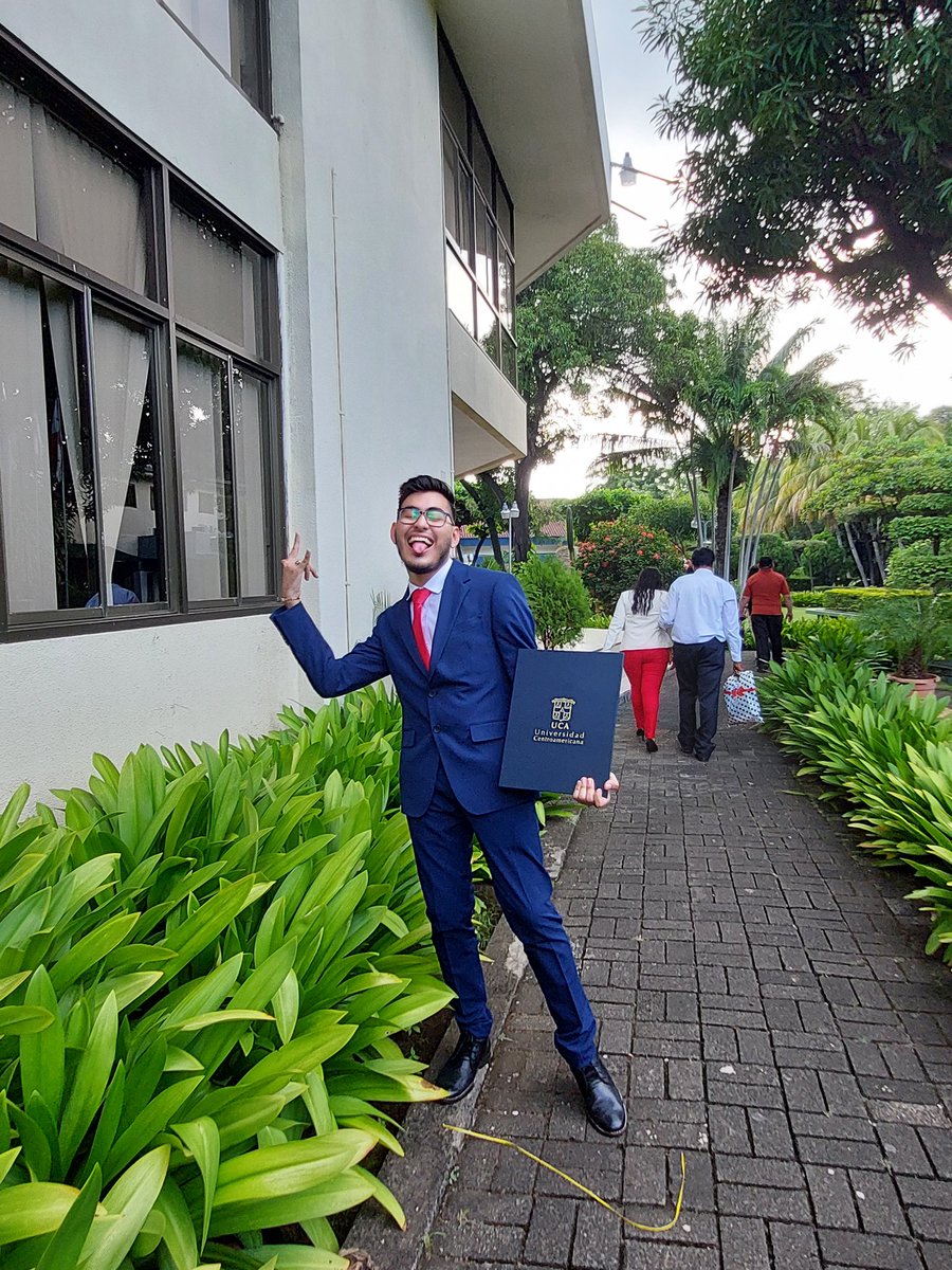 kenn15corea's tweet photo. 🎓⚙️ Ingeniero Industrial con Mención en Gestión de la Calidad y con mención honorífica Magna Cum Laude 👷🏻‍♂️🏅

𝒊 𝒅𝒐𝒏'𝒕 𝒌𝒏𝒐𝒘 𝒂𝒃𝒐𝒖𝒕 𝒚𝒐𝒖, 𝒃𝒖𝒕 𝒊'𝒎 𝒄𝒍𝒂𝒔𝒔 𝒐𝒇 𝟐𝟐... agosto se convertirá en un momento en el tiempo, donde recordaré todo muy bien 🤍 https://t.co/fftgl6CgDo