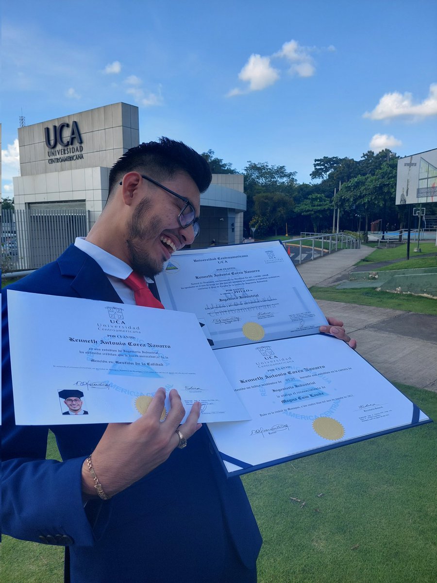 kenn15corea's tweet photo. 🎓⚙️ Ingeniero Industrial con Mención en Gestión de la Calidad y con mención honorífica Magna Cum Laude 👷🏻‍♂️🏅

𝒊 𝒅𝒐𝒏'𝒕 𝒌𝒏𝒐𝒘 𝒂𝒃𝒐𝒖𝒕 𝒚𝒐𝒖, 𝒃𝒖𝒕 𝒊'𝒎 𝒄𝒍𝒂𝒔𝒔 𝒐𝒇 𝟐𝟐... agosto se convertirá en un momento en el tiempo, donde recordaré todo muy bien 🤍 https://t.co/fftgl6CgDo