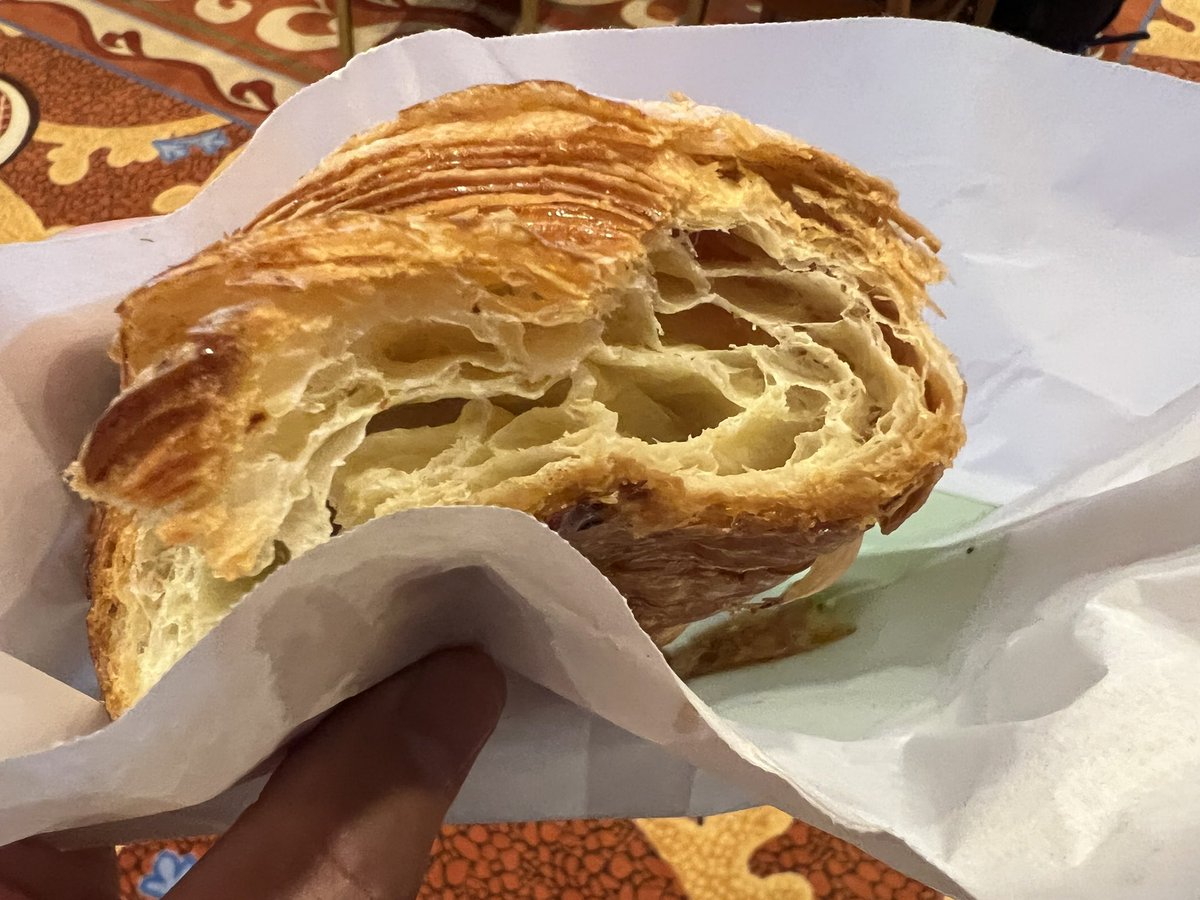 triskadecaepyon's tweet photo. Advantages of a tech conference in Vegas—Bouchon Bakery on the ground floor of the hotel! https://t.co/BQc3YLtI0c