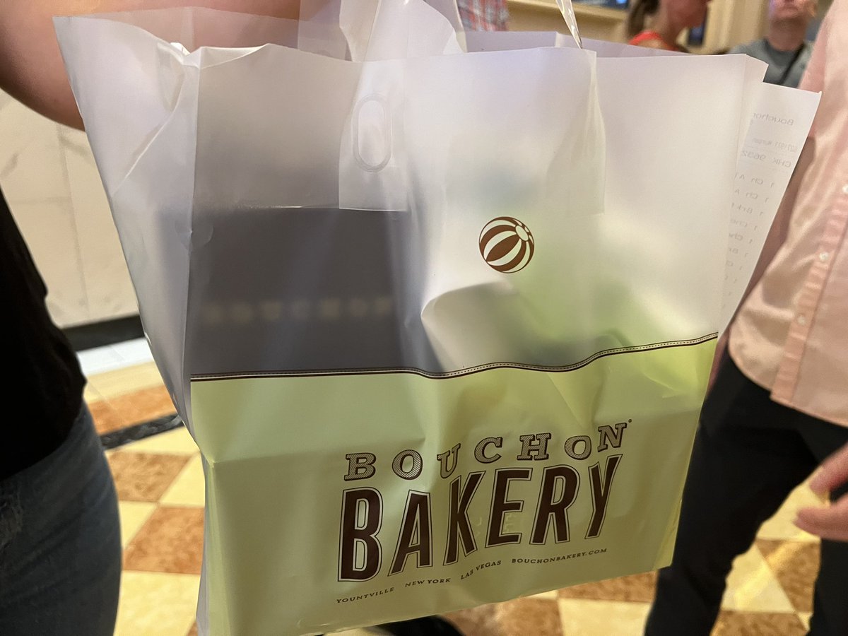 triskadecaepyon's tweet photo. Advantages of a tech conference in Vegas—Bouchon Bakery on the ground floor of the hotel! https://t.co/BQc3YLtI0c
