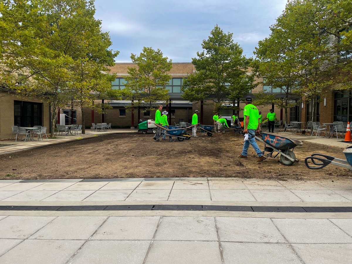 turftekusa's tweet photo. This installation was recently completed for The Masters School, in Dobbs Ferry. Swipe for pictures of the team at work and the before picture! 

Learn more at https://t.co/WWwbEGVPL4

#TurfTekUSA #Turf #SyntheticLawn #SyntheticGrass #TurfLawn #YearRound https://t.co/2wFlO68lCg