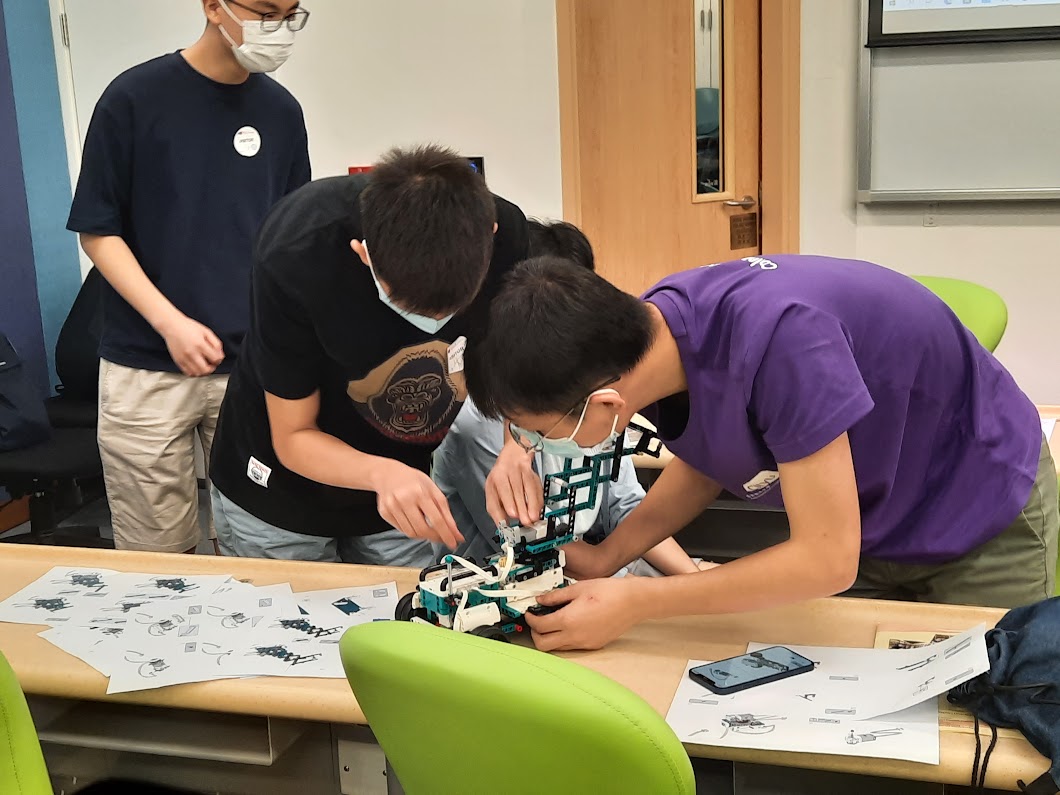 ahfchow's tweet photo. We recently organized a series of #STEM workshops under the #CityU #CENG Bright Future Engineering Talent Hub to promote engineering to secondary school students. #engineering #education #smartcity see details in: https://t.co/LVvGbI0rFv https://t.co/EspyTJptKK