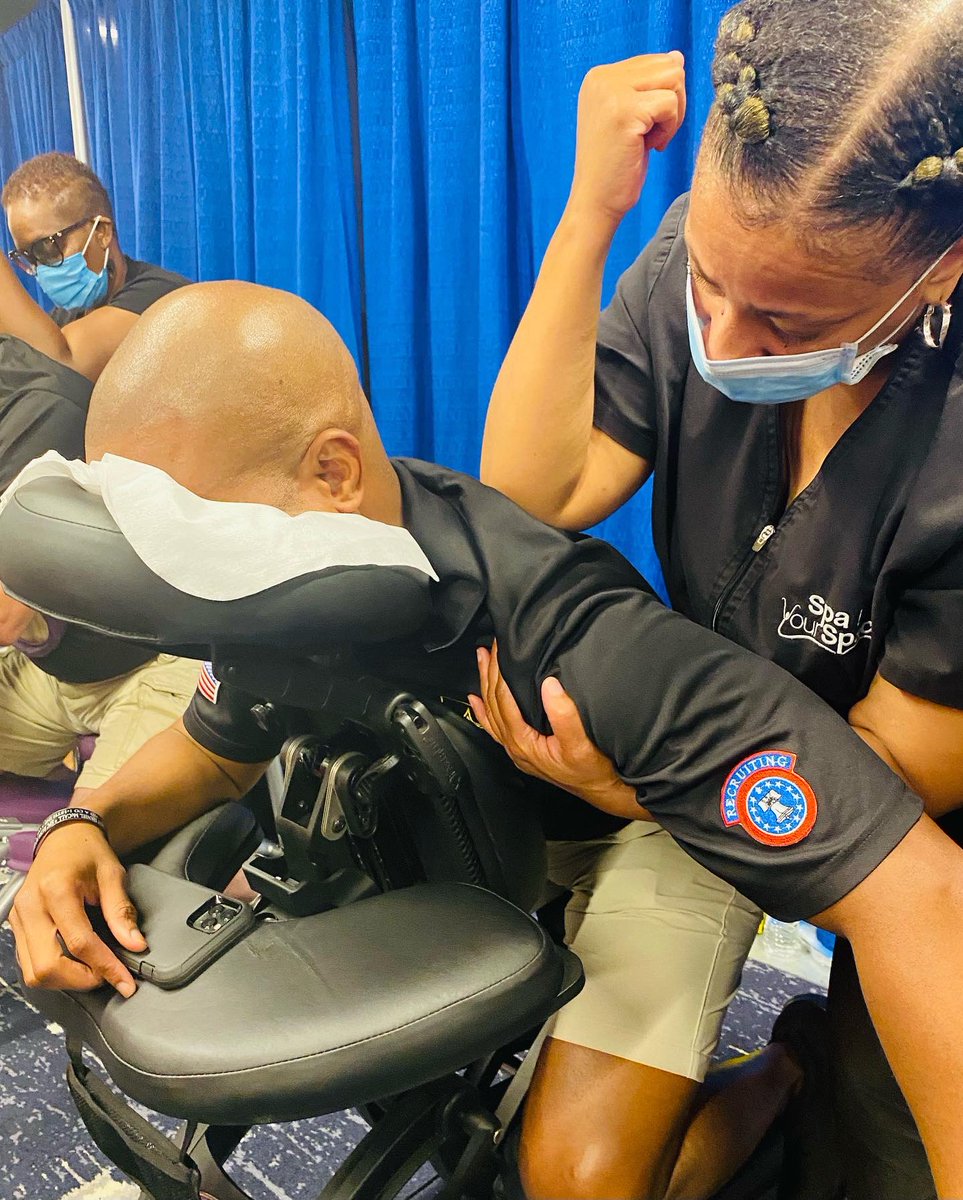 spainyourspace's tweet photo. ..And who does not want a #massage during a #Conference from some of the best Therapist! #mobilespa #chicago #corporateevents https://t.co/bMf3k3L39d