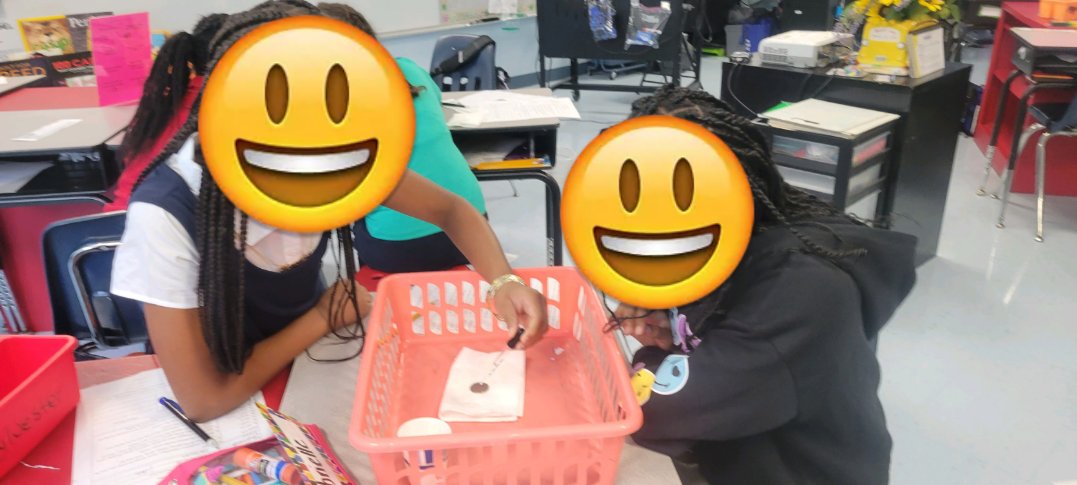 mrsbairdScience's tweet photo. Our Schmidt Super Scientists are using tools and making predictions too. Hands on experiences are so important for our kids! @SchmidtSailors @WeAreHAEST @HCPSElemScience https://t.co/MGkd4dNvkB