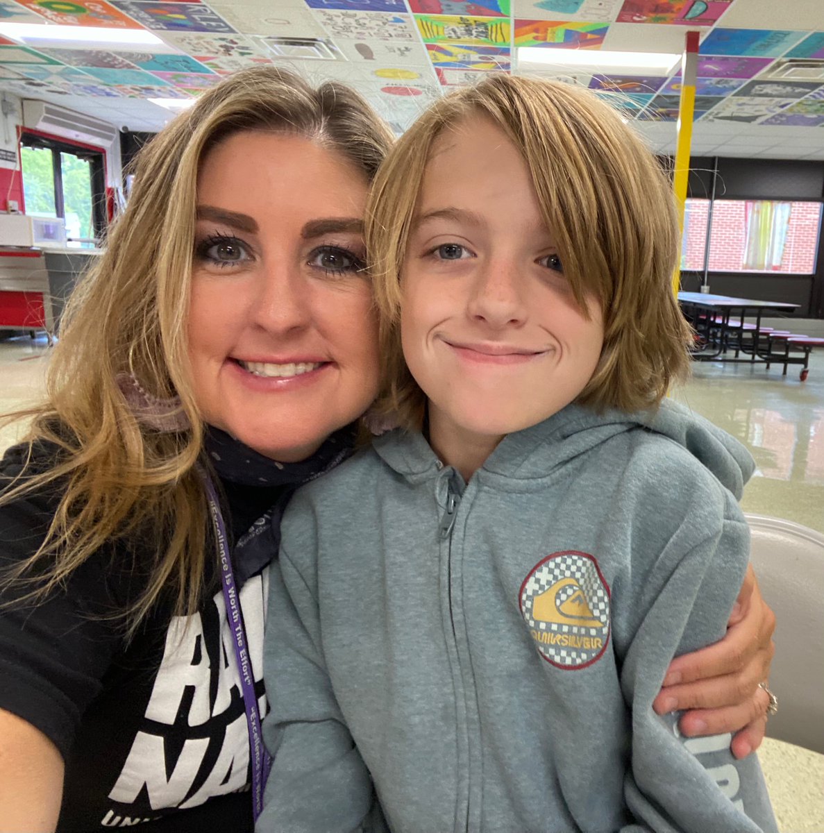 StaleyNoelle's tweet photo. Subbed in 5th today so I got to eat lunch with my FABULOUS 5th grader. 🤗 
I���m indulging in every moment of all our remaining days @WeAreUnionSTEAM  ❤️ https://t.co/KQuvBEicXU