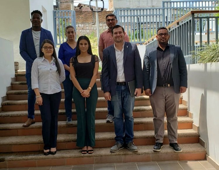 rmjpHonduras's tweet photo. #RMJP: Provechosa reunión entre miembros de nuestra red y funcionarios de #ASJ.
#Honduras 🇭🇳: se sostuvo reunión estrategica con la reconocida Asociacion por una Sociedad más Justa ASJ.
#AlianzasEstratégicas #Agenda2030 https://t.co/khg7nKBSCZ
