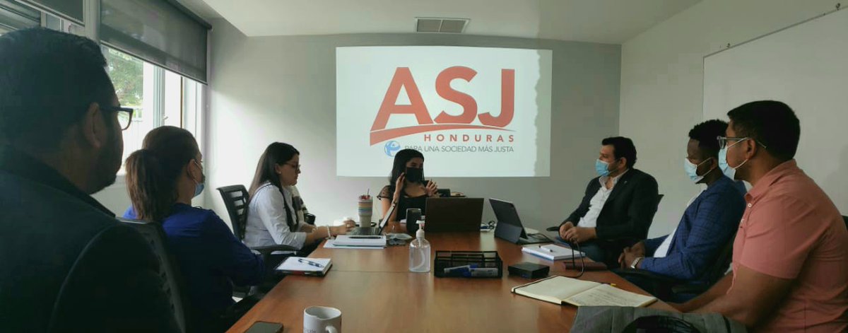 rmjpHonduras's tweet photo. #RMJP: Provechosa reunión entre miembros de nuestra red y funcionarios de #ASJ.
#Honduras 🇭🇳: se sostuvo reunión estrategica con la reconocida Asociacion por una Sociedad más Justa ASJ.
#AlianzasEstratégicas #Agenda2030 https://t.co/khg7nKBSCZ
