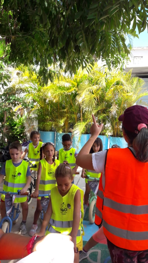 ComunidadMedio's tweet photo. Nuevo Festival de juegos infantiles en bicicletas de balance se realizó en el parque infantil de Calzada y F, en el Vedado; lugar que acoge al Proyecto HABITAT. Varias entidades se unieron para lograrlo: TercerParaíso, @LaMina, @veloencuba y @ComunidadMedio.

 #ciclismourbano https://t.co/Sfmfm4NNU0