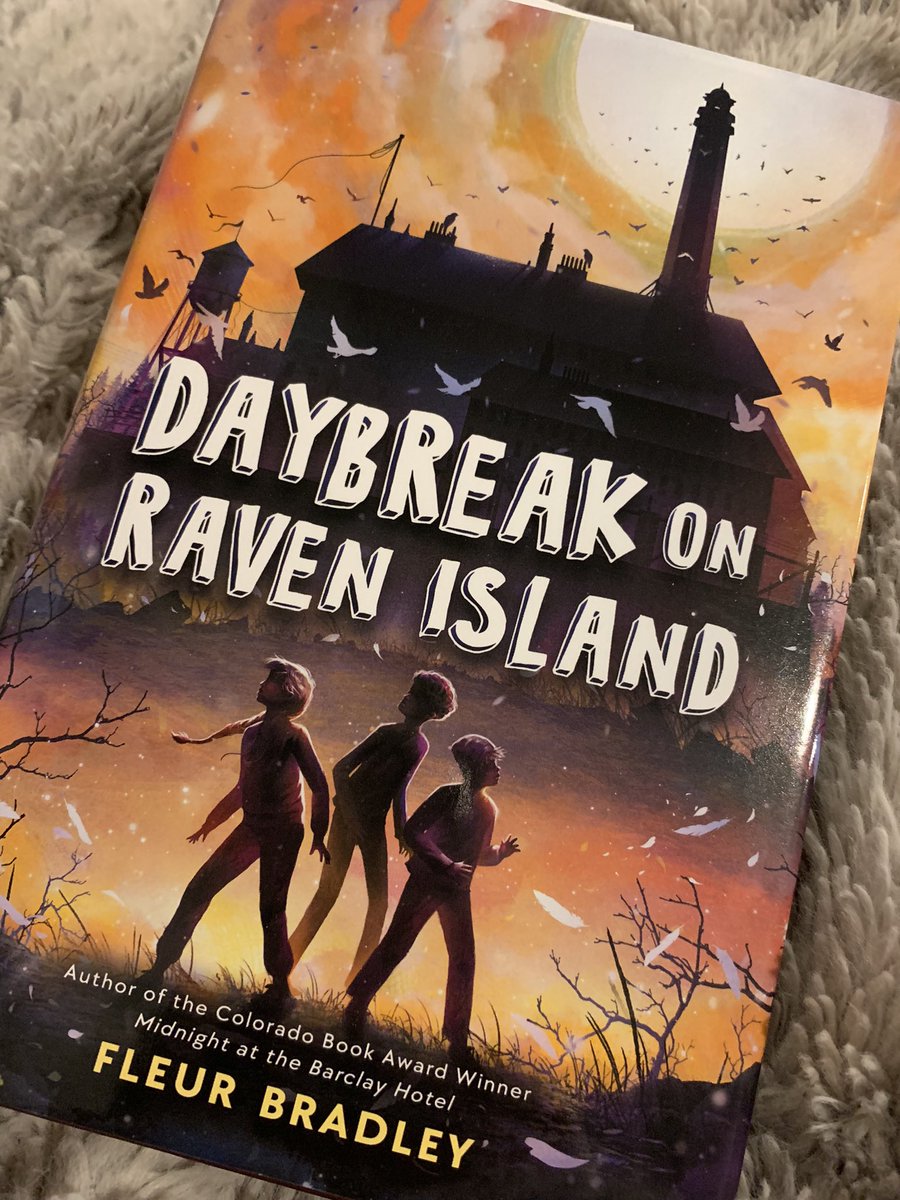 ajhueySTL's tweet photo. “But the ravens didn’t mind the dead. It was the living they had to watch out for.” 👻 #mglit #spookymglit
Thank you @mainstreetbooks for having this ready with the rest of my library order this afternoon. @FTBradleyAuthor @birdynerdy801 https://t.co/tfmmOrHKp5