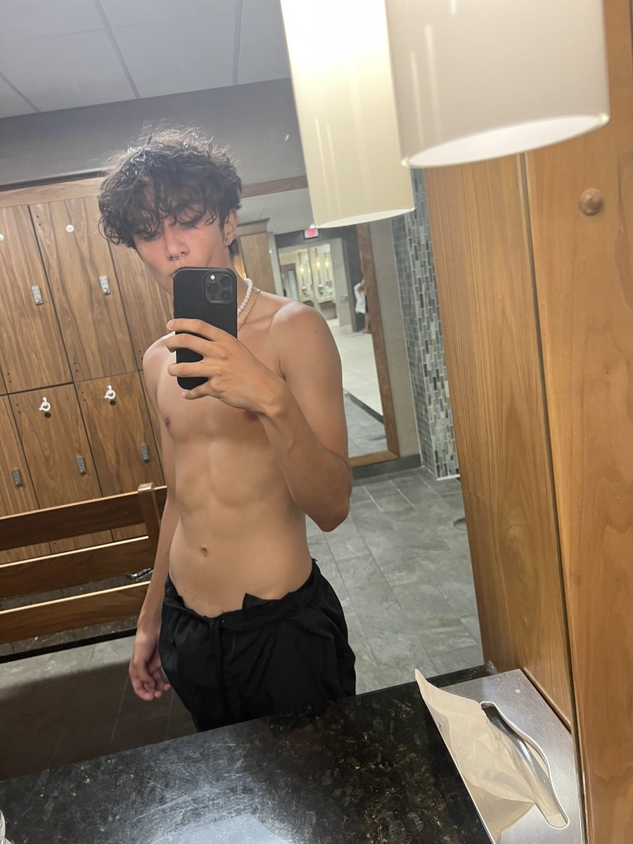 hornymarioo's tweet photo. got a great pump in today ;) wyd? https://t.co/KOFLJRH1Xi