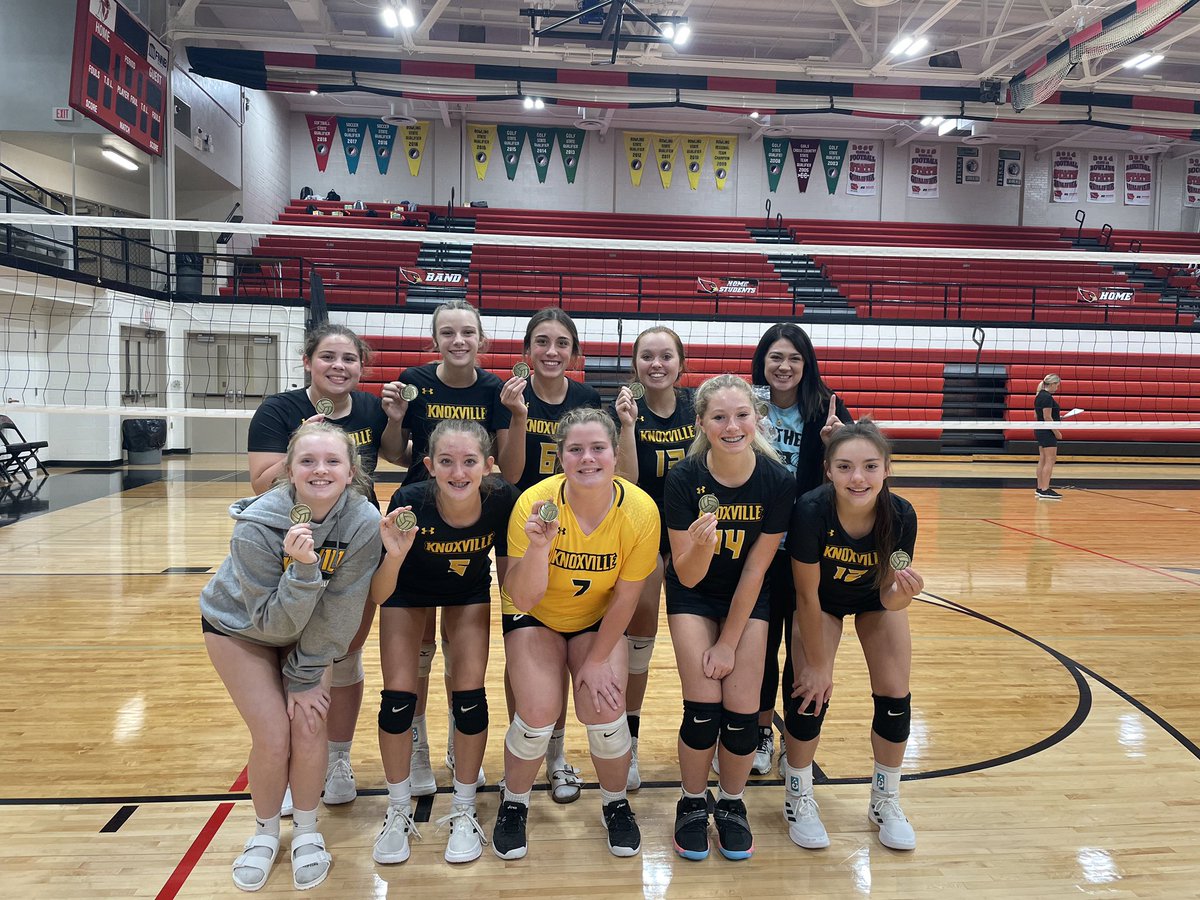 Winner winner chicken dinner!
🏆🥇🐥🍽
JV1 brings home the hardware from Newton &amp; JV2 showed a lot of growth tonight! 
#success #panthervolleyball