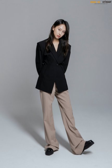 GEMISODA's tweet photo. 220826 #RyuHyeyoung #류혜영 profile photoshoot for KingKong by Starship (her new agency) https://t.co/G1aq0jO7qu